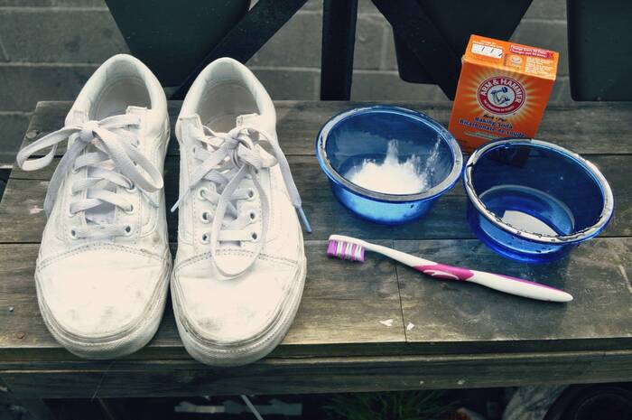 как почистить белые кроссовки в домашних условиях